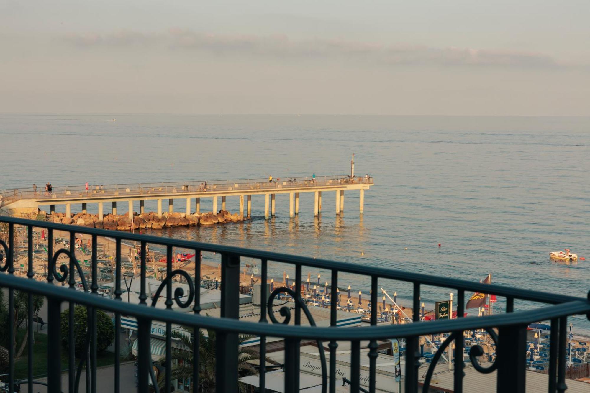 A'Mare Boutique Hotel & Spa Pietra Ligure Exterior foto